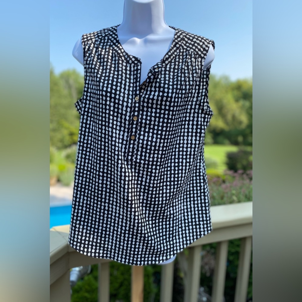 NWOT 212 Collection - Black/white pattern sleeveless top w/gold buttons, Size: M